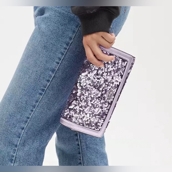 COACH Flap Clutch Crossbody in Gorgeous Silver Lilac Sequins. 🤩 SOLD OUT! - Picture 7 of 7